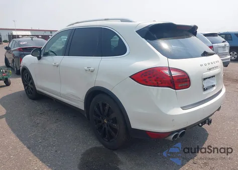 2011 Porsche Cayenne Turbo z USA, uszkodzony, nr VIN WP1AC2A28BLA83894